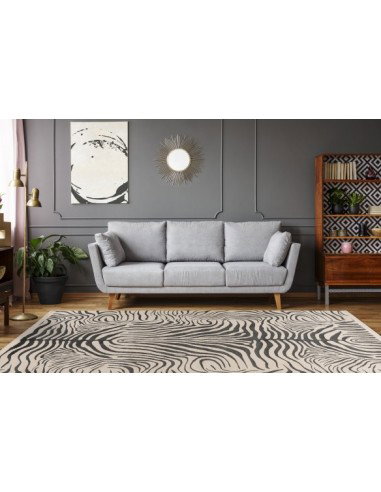 Tappeto moderno nero, elegante e resistente, dialogo tra tradizione e innovazione.