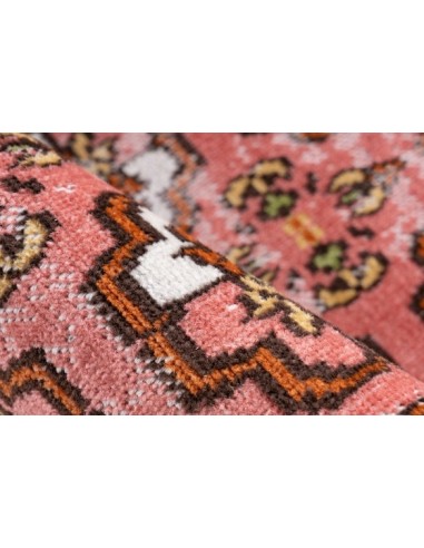 Tappeto moderno rosso, elegante e versatile, proveniente dalla Turchia.