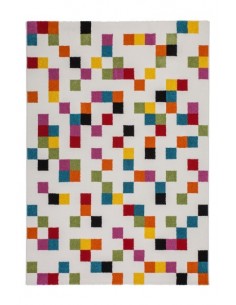 Tappeto moderno con pattern geometrico e colori vivaci.