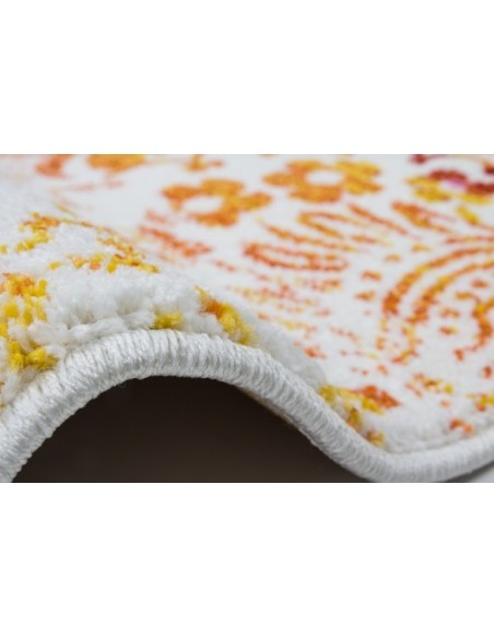 Tappeto moderno con design vivace e resistenza eccezionale.