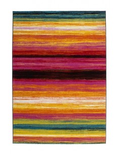 Tappeto moderno con pattern geometrico e colori vibranti.