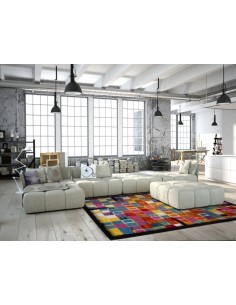 Tappeto moderno con pattern geometrico e colori vibranti. 2