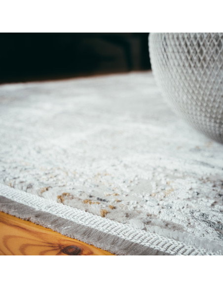 Noblesse 802 Grey Vintage-Style Rug with Elegant Design