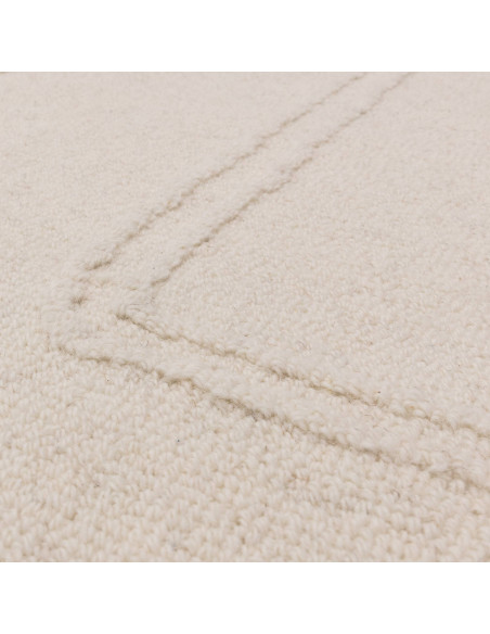 Tappeto Ada Ivory in lana naturale, design geometrico raffinato, perfetto per ambienti moderni, boho chic ed etnici. Eleganza e