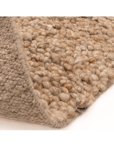 Tappeto Adler Honey in lana naturale, stile boho chic, morbido e artigianale, perfetto per ambienti caldi e accoglienti.