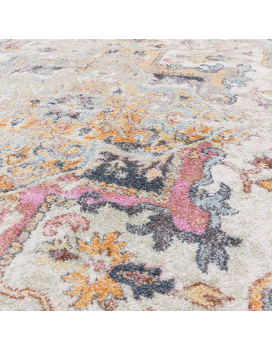 Elevate your home with the Flores Kira FRO4 classic rug, featuring a timeless medallion pattern and durable, easy-care polyprop