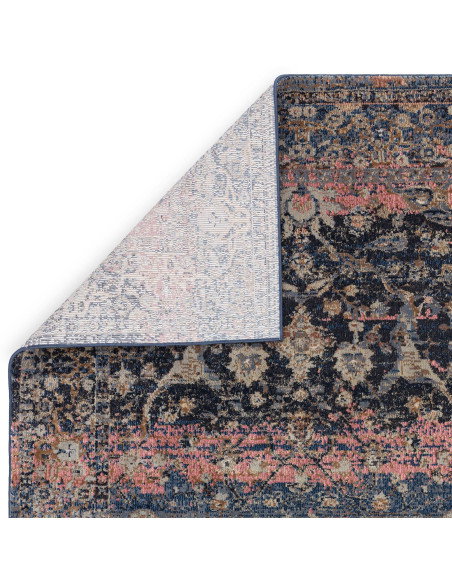Tappeto Zola Fasa: eleganza classica e colori caldi per ambienti raffinati. Resistente, facile da pulire e perfetto per ogni sp