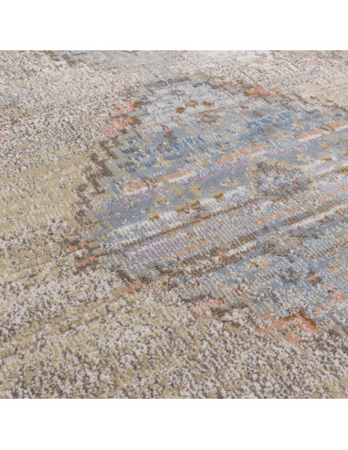 Elevate your home with the Zola Lisar classic rug, featuring a timeless Persian pattern and durable, easy-care synthetic fibers