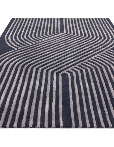 Tappeto Matrix Solsitice Navy: design moderno e materiali naturali per un soggiorno elegante e contemporaneo. Perfetto tra i ta