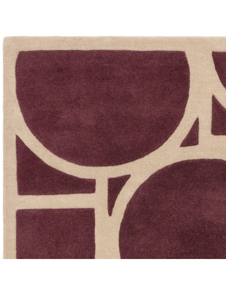 Tappeto Metro Plum in lana naturale con design geometrico moderno, perfetto per arredare il soggiorno con stile contemporaneo e