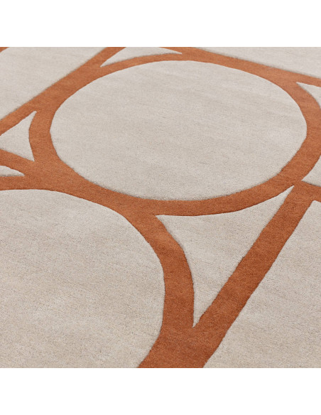 Tappeto Metro Rust: design geometrico e materiali naturali per un soggiorno moderno, elegante e accogliente. Perfetto tra i tap