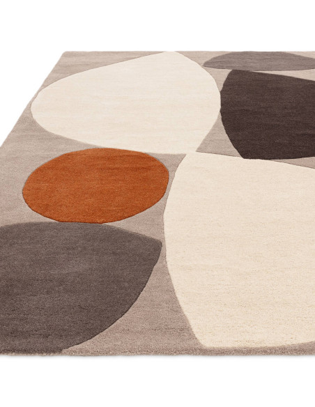 Tappeto Reef RF24 Mid Century Grey: design moderno e materiali naturali per un soggiorno elegante e confortevole. Perfetto tra