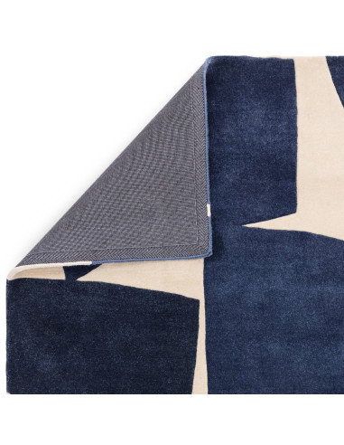 Tappeto Romy 03 Kite Blue: design geometrico moderno, colori eleganti e materiali resistenti per un soggiorno contemporaneo e r