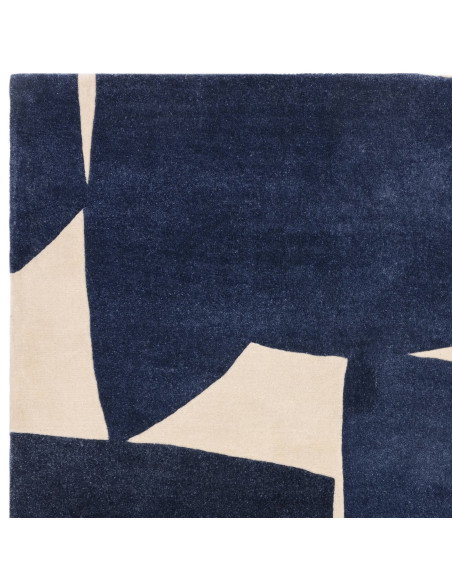 Tappeto Romy 03 Kite Blue: design geometrico moderno, colori eleganti e materiali resistenti per un soggiorno contemporaneo e r