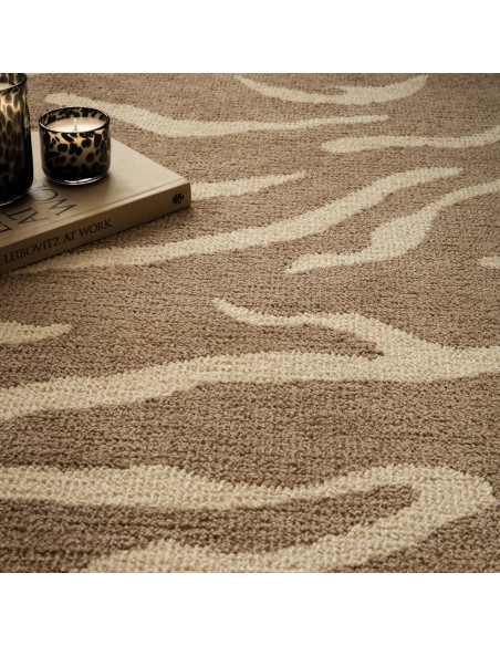 Tappeto Wilder Tiger Taupe: design moderno e fantasia zebrata per un soggiorno elegante e contemporaneo. Comfort e stile in ogn