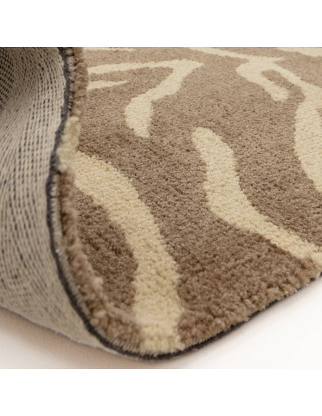 Tappeto Wilder Tiger Taupe: design moderno e fantasia zebrata per un soggiorno elegante e contemporaneo. Comfort e stile in ogn