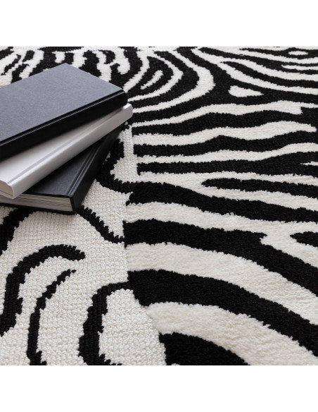 Tappeto Wilder Zebra Mono: design moderno e motivo zebrato per un soggiorno contemporaneo, resistente e facile da pulire. Elega
