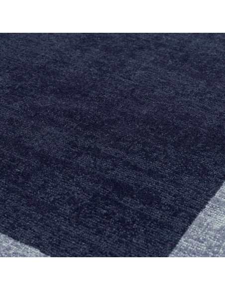 Elevate your space with the Albi Navy rug, a minimalist rug crafted from natural wool featuring a sleek geometric border and du