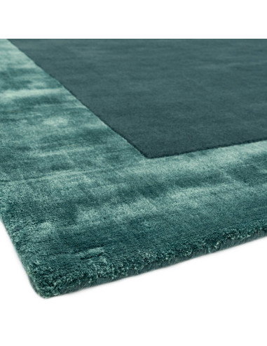 Tappeto Ascot Aqua Blue: eleganza minimalista e qualità superiore in tinta unita, perfetto per ambienti moderni e confortevoli.