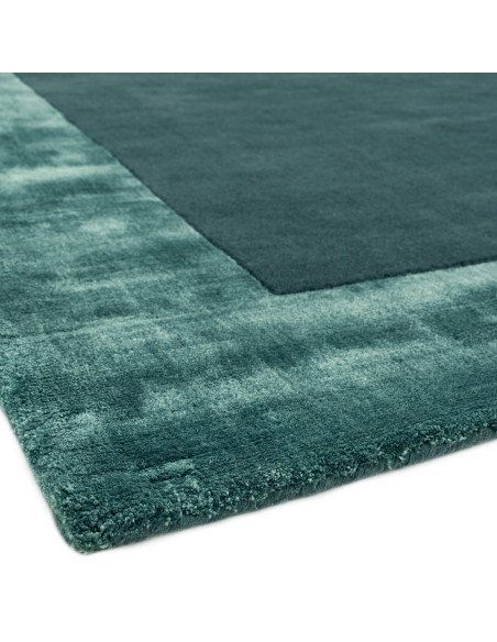 Tappeto Ascot Aqua Blue: eleganza minimalista e qualità superiore in tinta unita, perfetto per ambienti moderni e confortevoli.