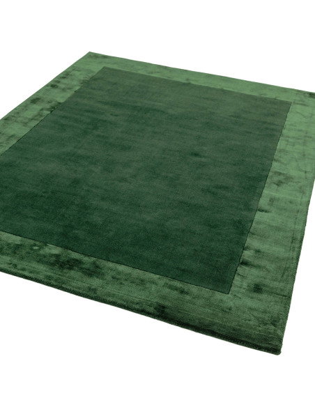Tappeto Ascot Green: eleganza e comfort nei tappeti tinta unita, perfetto per ambienti minimal con materiali naturali e design