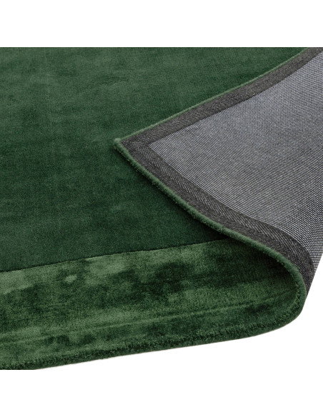 Tappeto Ascot Green: eleganza e comfort nei tappeti tinta unita, perfetto per ambienti minimal con materiali naturali e design