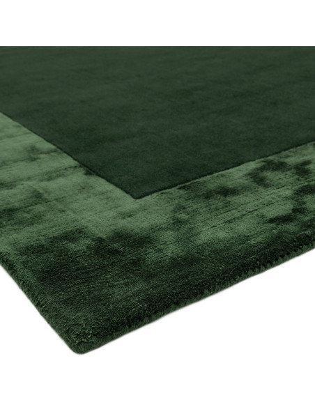 Tappeto Ascot Green: eleganza e comfort nei tappeti tinta unita, perfetto per ambienti minimal con materiali naturali e design