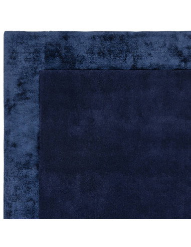 Tappeto Ascot Navy: eleganza e comfort in tinta unita, perfetto per ambienti moderni. Morbido, resistente e dal design minimal