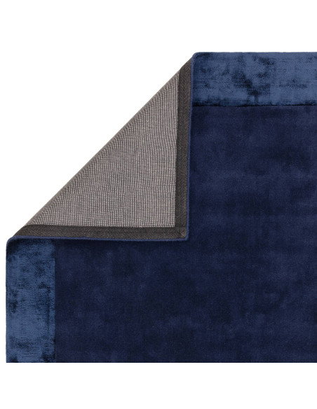 Tappeto Ascot Navy: eleganza e comfort in tinta unita, perfetto per ambienti moderni. Morbido, resistente e dal design minimal