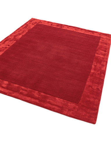 Tappeto Ascot Red: eleganza e calore in un design minimalista tinta unita, morbido e resistente, perfetto per ogni ambiente del