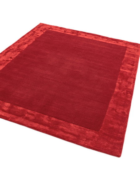 Tappeto Ascot Red: eleganza e calore in un design minimalista tinta unita, morbido e resistente, perfetto per ogni ambiente del
