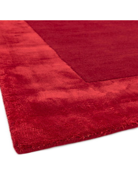 Tappeto Ascot Red: eleganza e calore in un design minimalista tinta unita, morbido e resistente, perfetto per ogni ambiente del