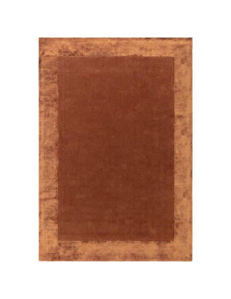 Tappeto minimal Ascot Rust in tinta unita ruggine, morbido e resistente, perfetto per ambienti moderni con un tocco di eleganza