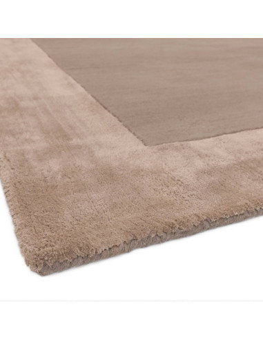 Tappeto Ascot Sand: eleganza minimalista e comfort, tinta unita sabbia, perfetto per ambienti moderni e raffinati. Facile da pu
