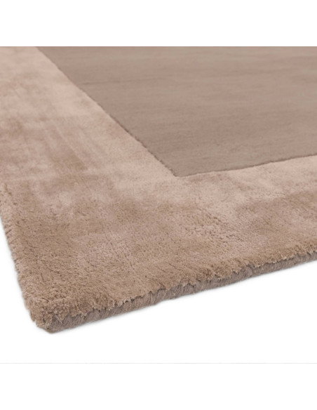 Tappeto Ascot Sand: eleganza minimalista e comfort, tinta unita sabbia, perfetto per ambienti moderni e raffinati. Facile da pu