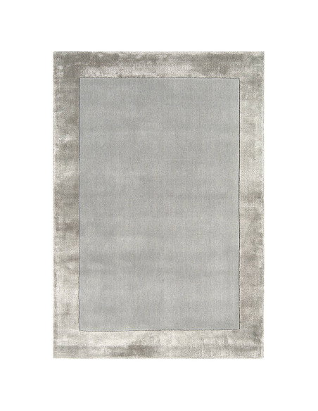 Tappeto Ascot Silver: eleganza minimalista in tinta unita, morbido e resistente, perfetto per ambienti moderni e raffinati.