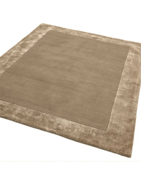 Tappeto Ascot Taupe: eleganza minimalista e comfort, perfetto per ogni ambiente con design tinta unita e materiali naturali di