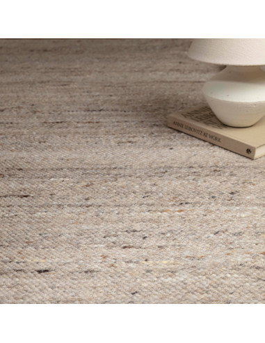 Tappeto Birkdale Beige: eleganza naturale e durata, perfetto tra i tappeti tinta unita per un ambiente minimal e raffinato.