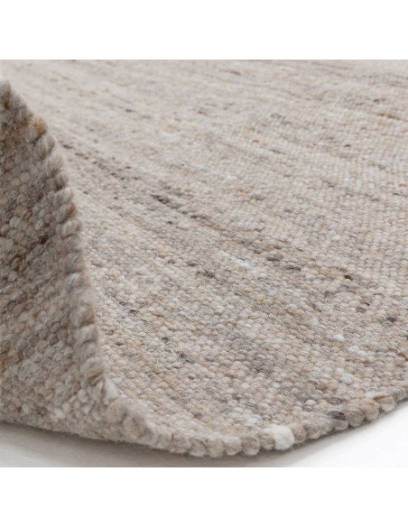 Tappeto Birkdale Beige: eleganza naturale e durata, perfetto tra i tappeti tinta unita per un ambiente minimal e raffinato.