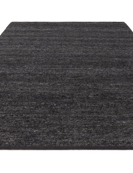 Tappeto Birkdale Indigo in lana e poliestere, tinta unita blu scuro, perfetto per ambienti minimal con stile e comfort duraturo