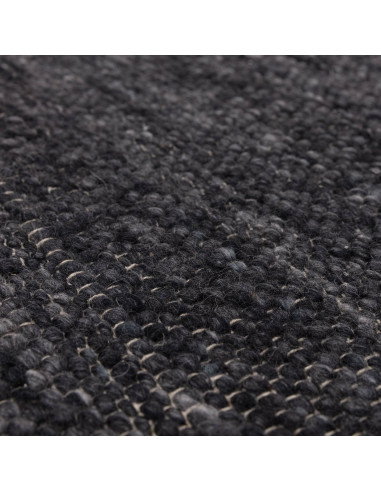 Tappeto Birkdale Indigo in lana e poliestere, tinta unita blu scuro, perfetto per ambienti minimal con stile e comfort duraturo