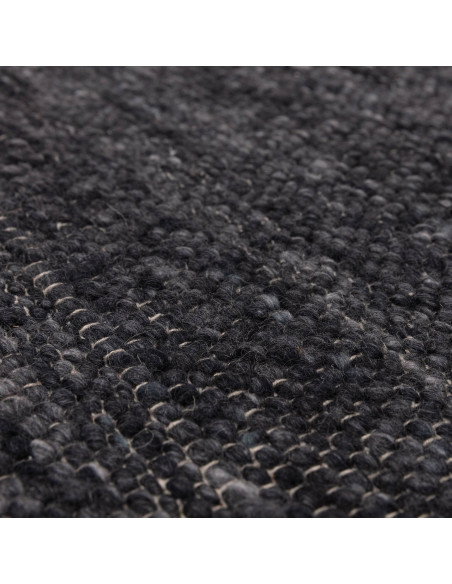 Tappeto Birkdale Indigo in lana e poliestere, tinta unita blu scuro, perfetto per ambienti minimal con stile e comfort duraturo