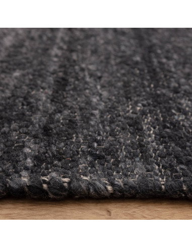 Tappeto Birkdale Indigo in lana e poliestere, tinta unita blu scuro, perfetto per ambienti minimal con stile e comfort duraturo