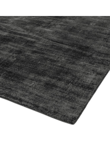 Tappeto tinta unita Blade Charcoal in viscosa naturale, design minimalista e comfort unico per ambienti eleganti e moderni.