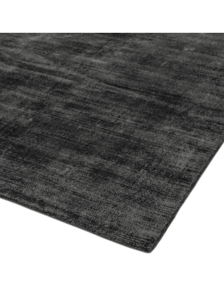 Tappeto tinta unita Blade Charcoal in viscosa naturale, design minimalista e comfort unico per ambienti eleganti e moderni.
