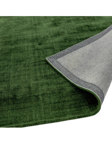 Tappeto Blade Green: eleganza naturale e comfort in viscosa, perfetto per ambienti moderni con stile minimal e design tinta uni