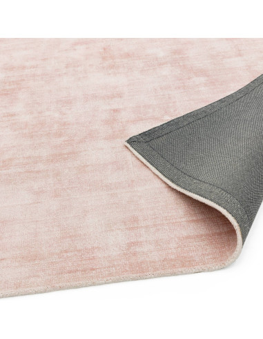 Tappeto Blade Pink: eleganza minimalista e tinta unita in viscosa, perfetto per ambienti moderni e raffinati. Comfort e stile i