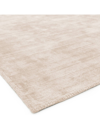 Tappeto Blade Pink: eleganza minimalista e tinta unita in viscosa, perfetto per ambienti moderni e raffinati. Comfort e stile i