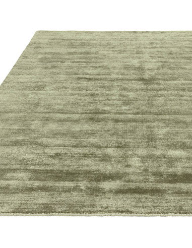 Tappeto Blade Sage: eleganza minimal in tinta unita verde salvia, comfort e qualità artigianale per ambienti moderni e raffinat