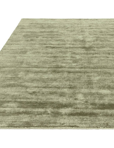 Tappeto Blade Sage: eleganza minimal in tinta unita verde salvia, comfort e qualità artigianale per ambienti moderni e raffinat